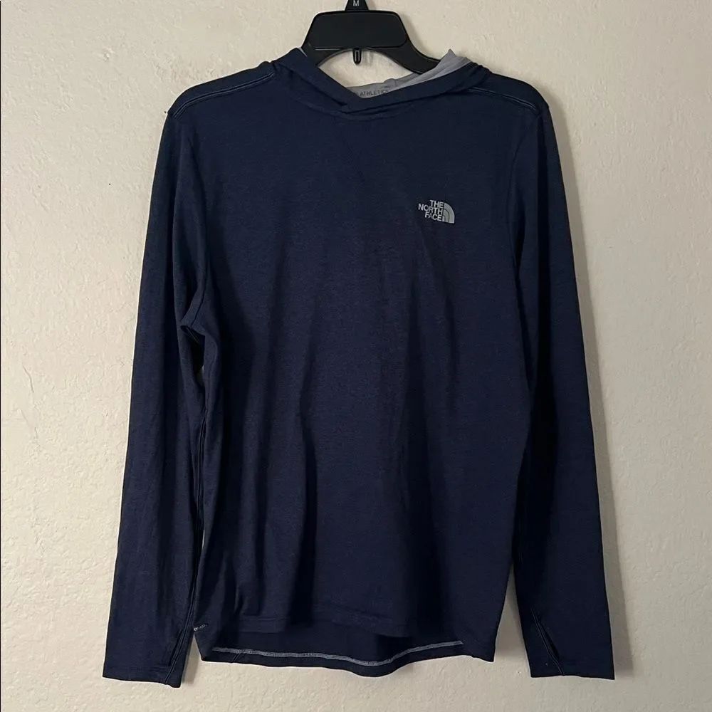 Like New! The North Face Flashdry Hooded Long Sleeve Pullover in M